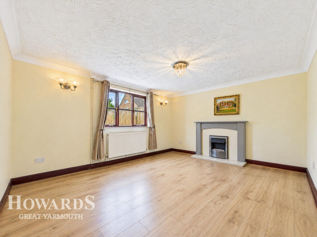 House in Great Yarmouth, Filby Heath, Filby - View 3