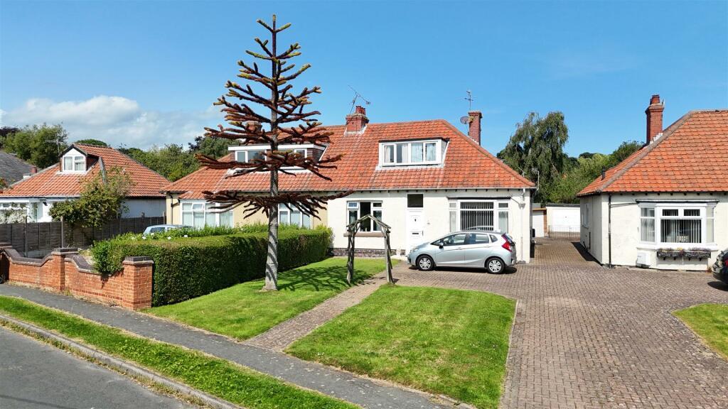 Main image of property: 6 Briardene Avenue, Scarborough, North Yorkshire YO12 6PL