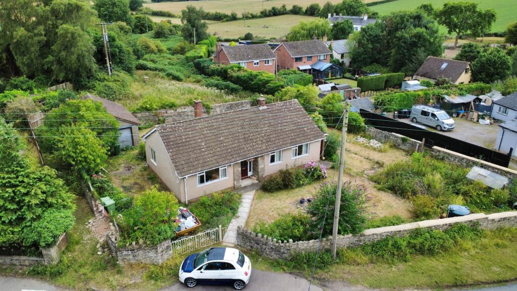 3-bed bungalow on Bungalow with outstanding planing application - Yorkley, Lydney, £399,000