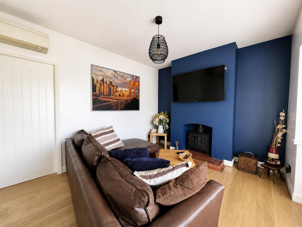 House in Whetstone - View 4