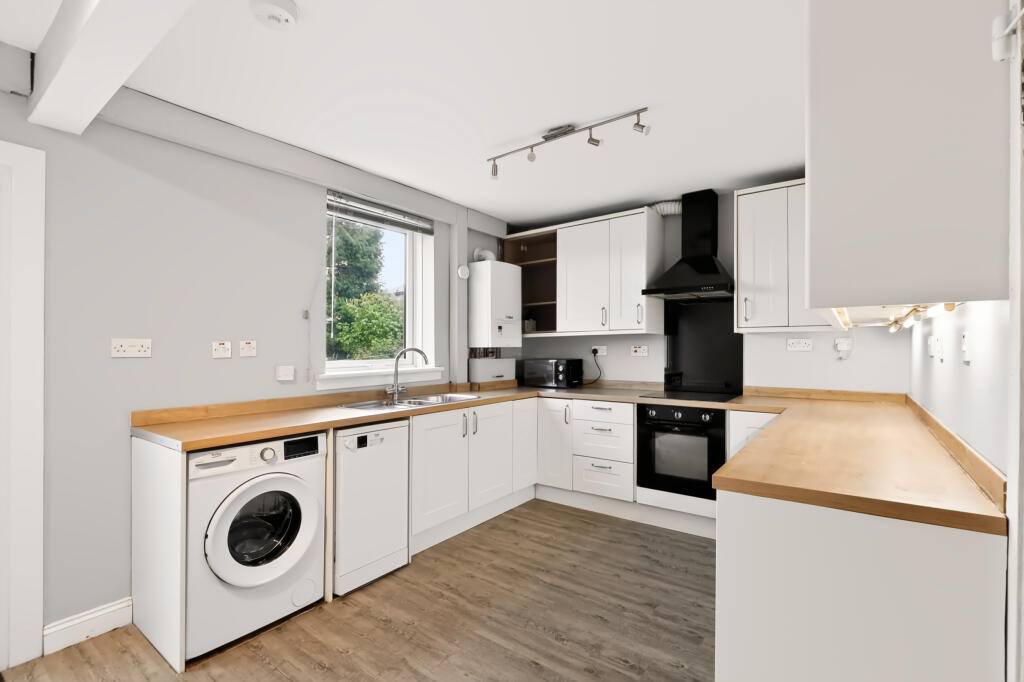 House in Glasgow, Claythorn, Jordanhill - More
