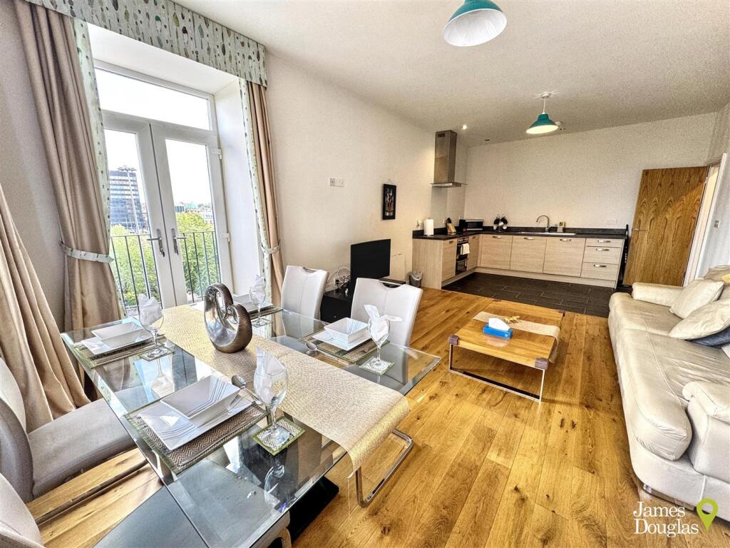 Apartment in Newport - View 4