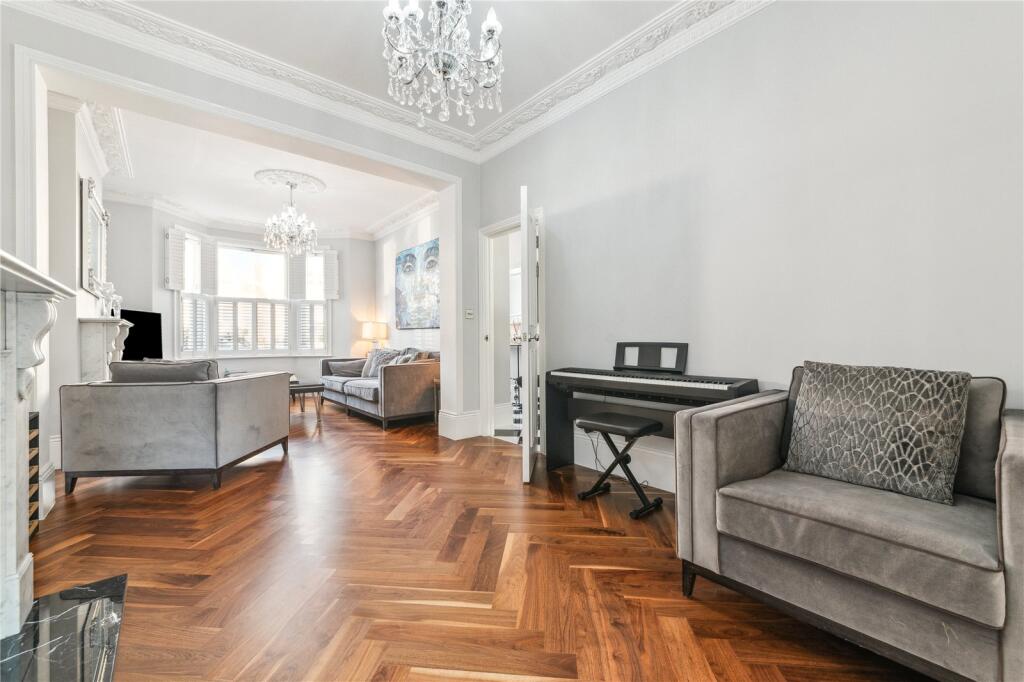 Taybridge Road, SW11 - More