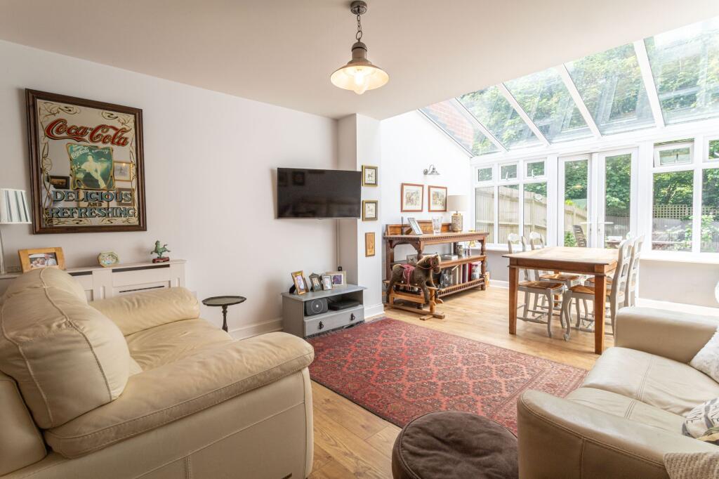 Filbert Grove, Hartley Wintney, RG27 photo 4