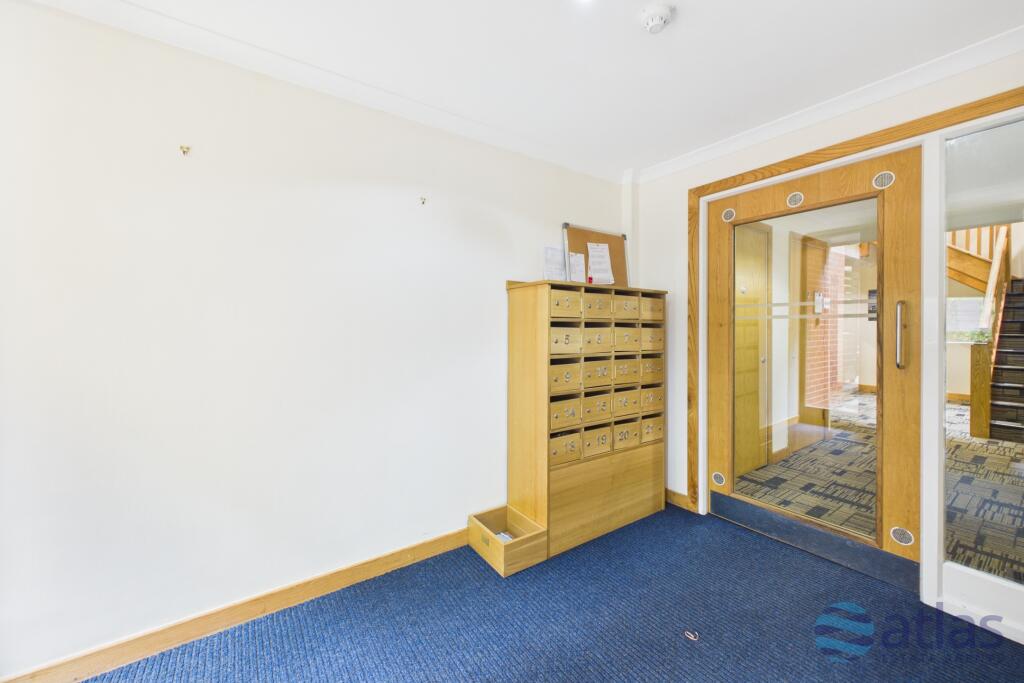Apartment in Liverpool, Mossley Hill - More