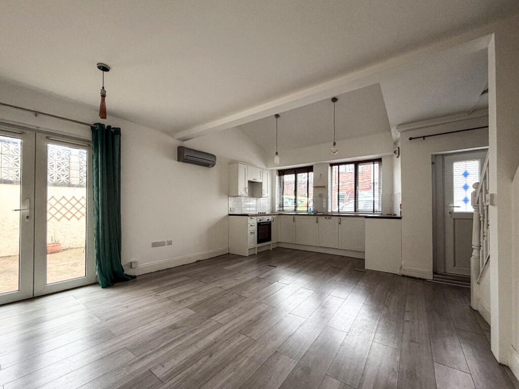 Apartment in Taunton, Firepool - View 2