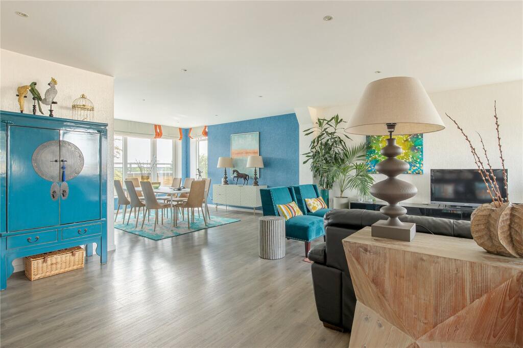 Apartment in Cambridge, Petersfield - View 4