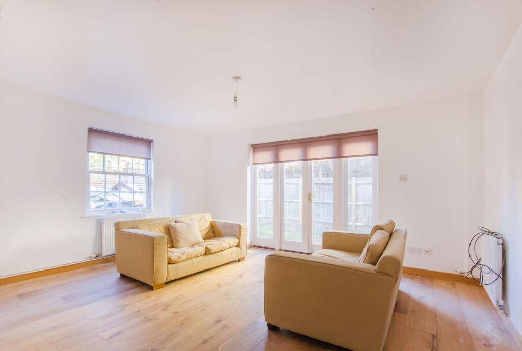House in London - View 2