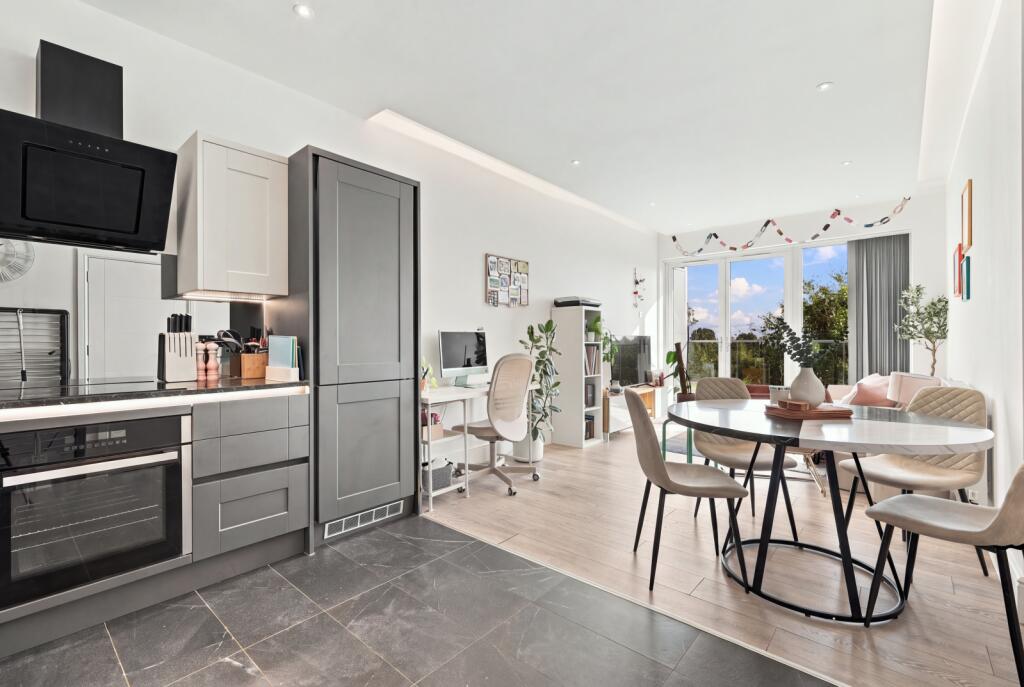 Tallon Road, Hutton, CM13 photo 4