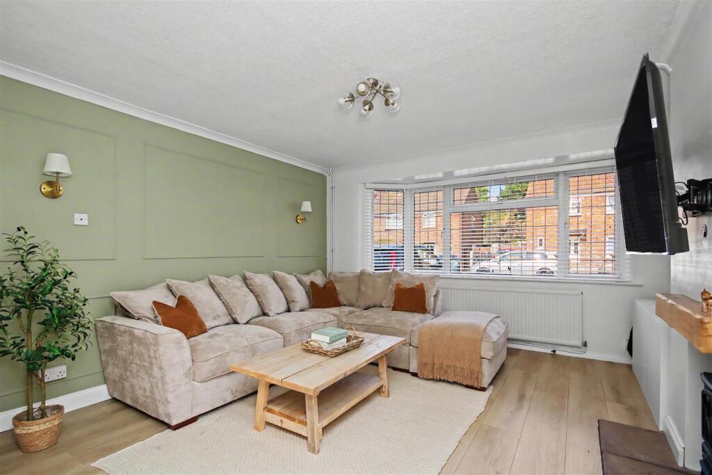 House in Rushden, North Northamptonshire - More