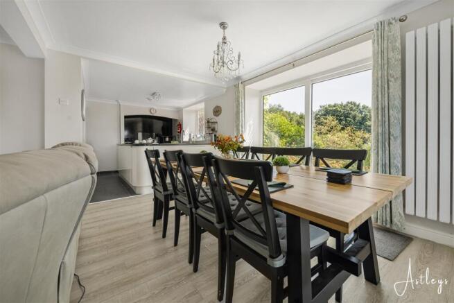 Cottage dining room