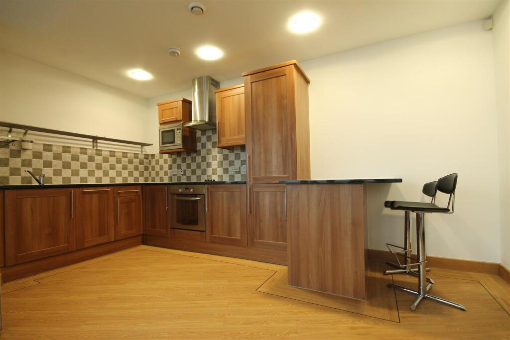 Apartment in Newcastle upon Tyne - View 5