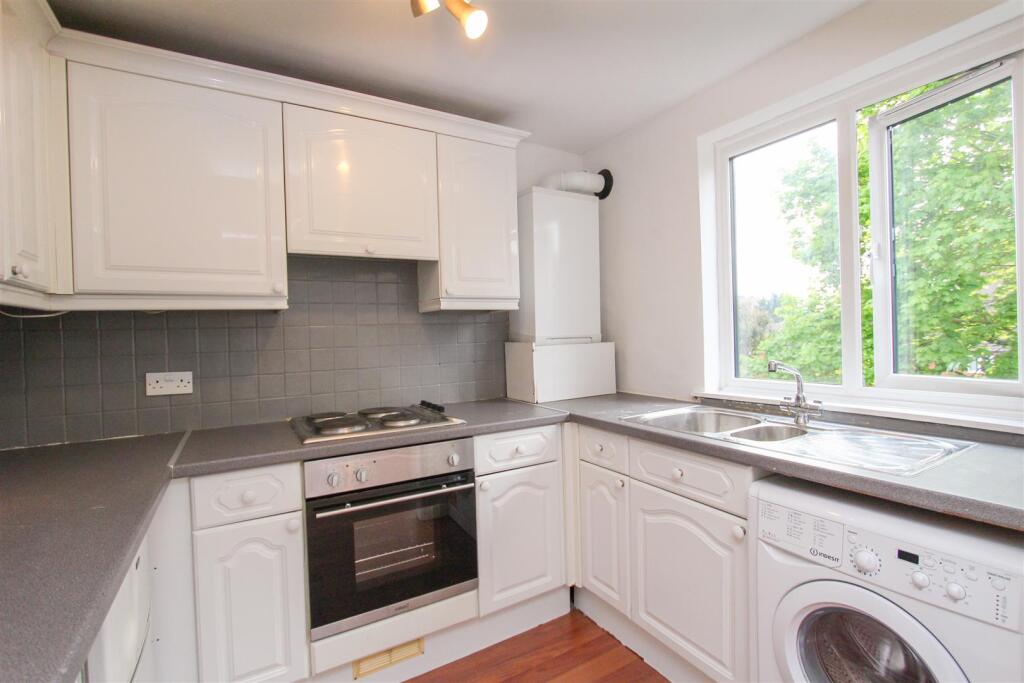 Apartment in Southall - View 4