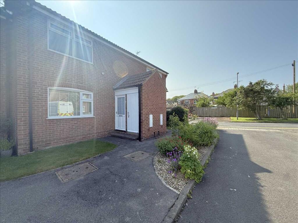 South Crescent Close, Filey photo 2