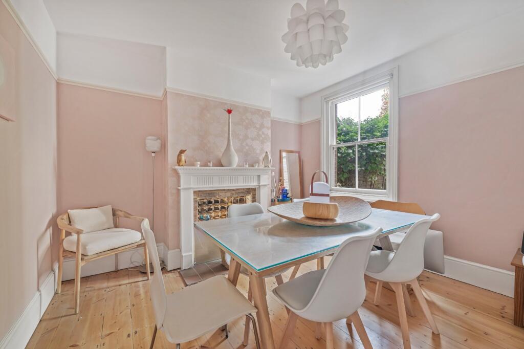 Beaconsfield Close, Burgess Hill, West Sussex, RH15 photo 3