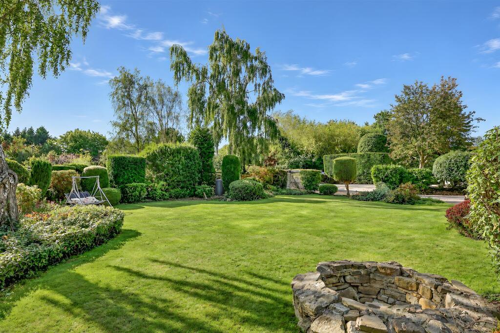 House in Kirklees, Northorpe, Mirfield - View 4