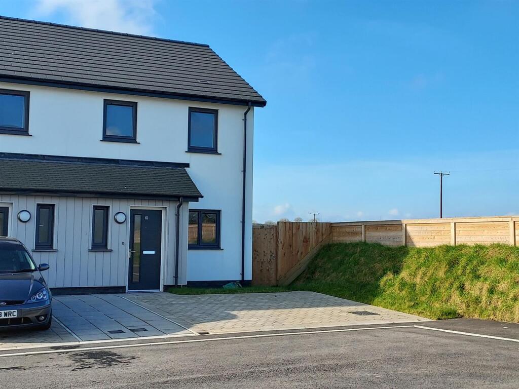 2-bed house on 10, Stanley Court, Parkham, Bideford, £90,000