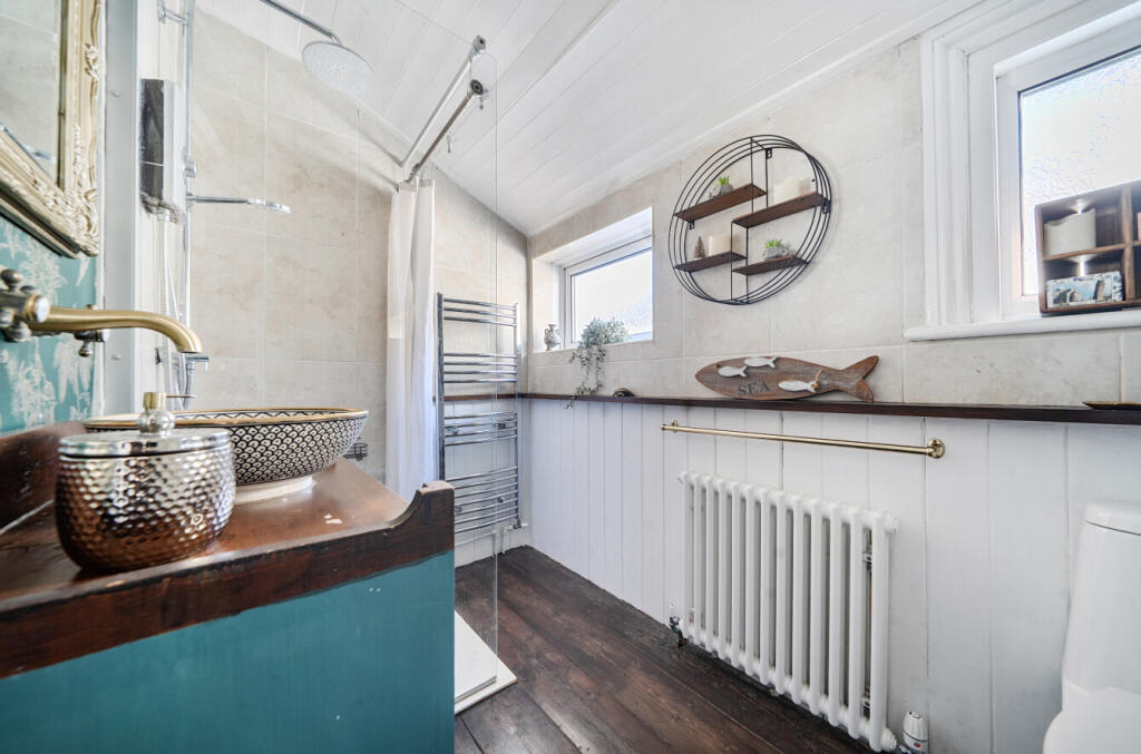 Gordon Road, Worthing, West Sussex, BN11 - More