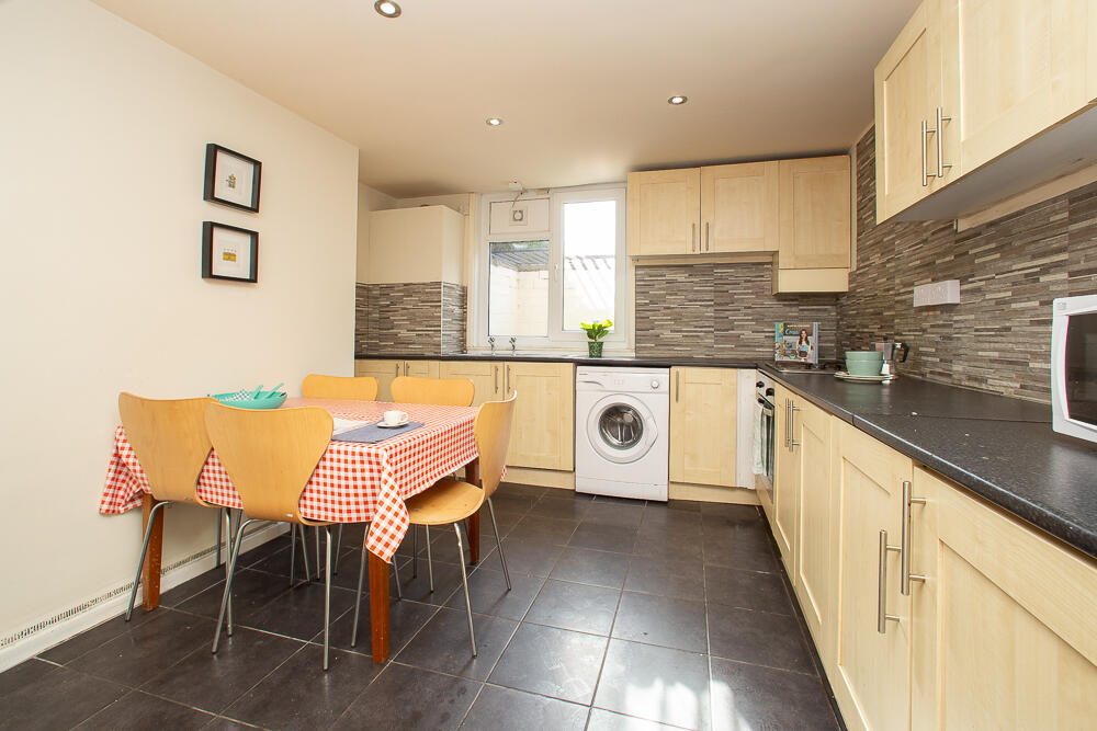 Main image of property: 81 Headingley Avenue, Headingley, Headingley, Leeds, LS6 3ER