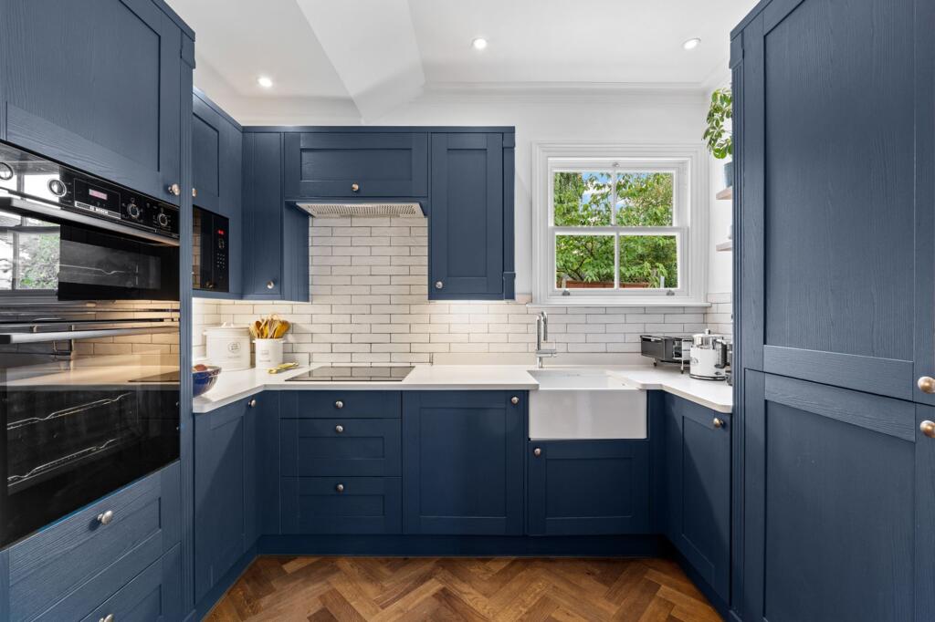 Apartment in Reigate and Banstead, Surrey - View 3
