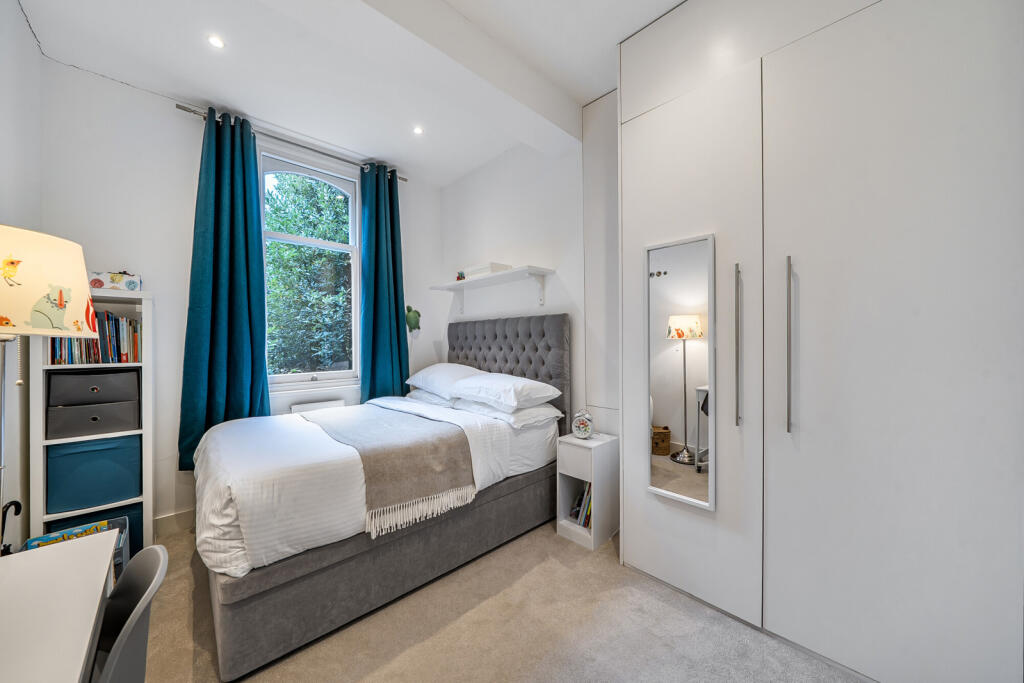 Apartment in London - More