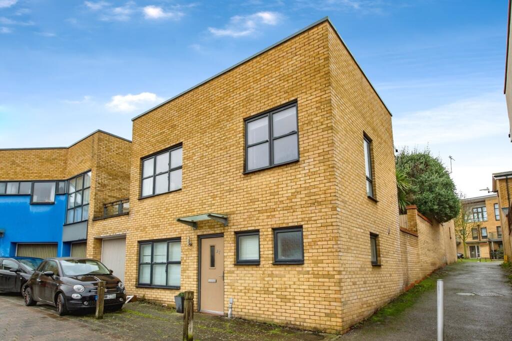 Main image of property: Courtyard Mews, Greenhithe, DA9