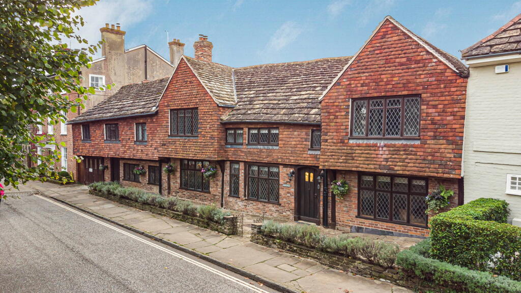 Main image of property: Causeway, Horsham, RH12 1HE