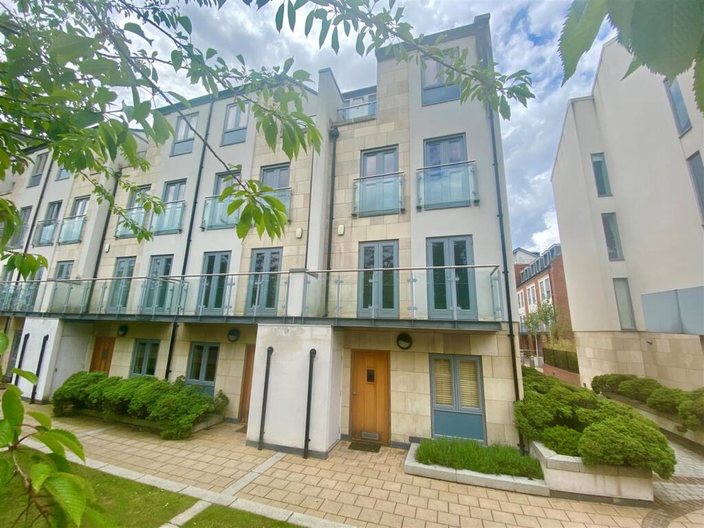 Main image of property: Kings Pool Walk, City Centre, York, YO1 7NA
