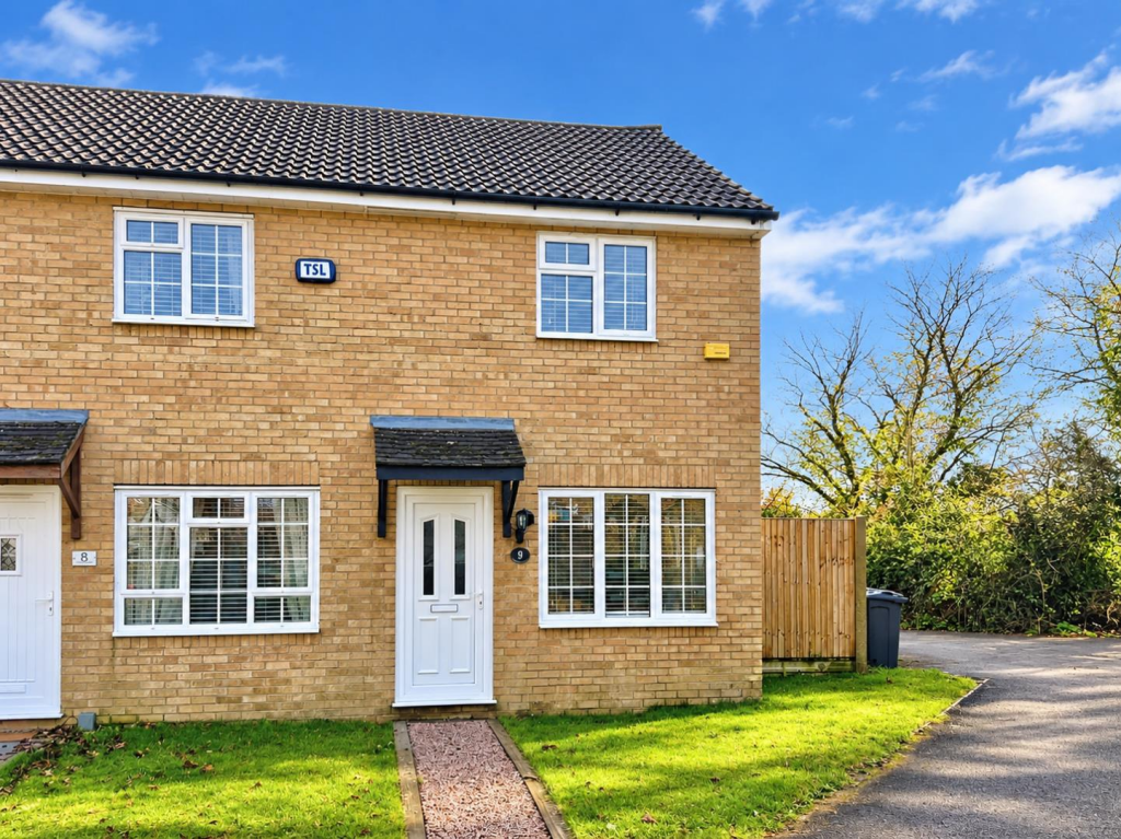 2-bed terraced on Falcon Way, Ashford, £270,000