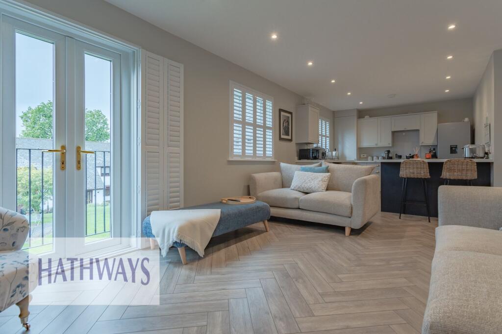 Apartment in Newport - More