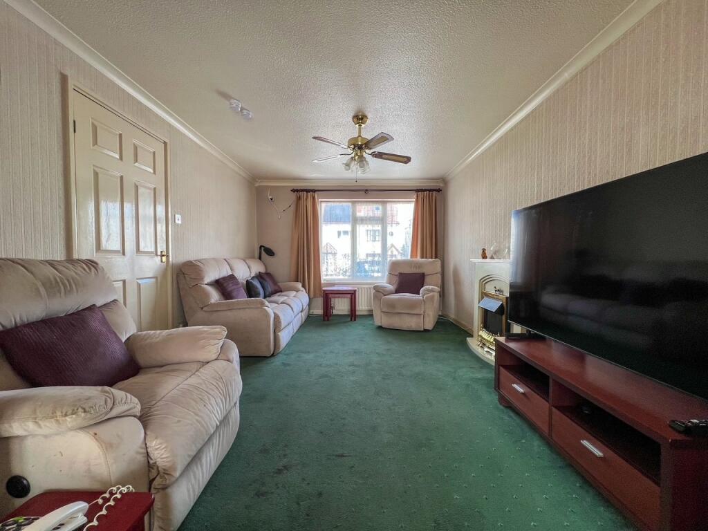 Eastcote Avenue, West Molesey, KT8 photo 4