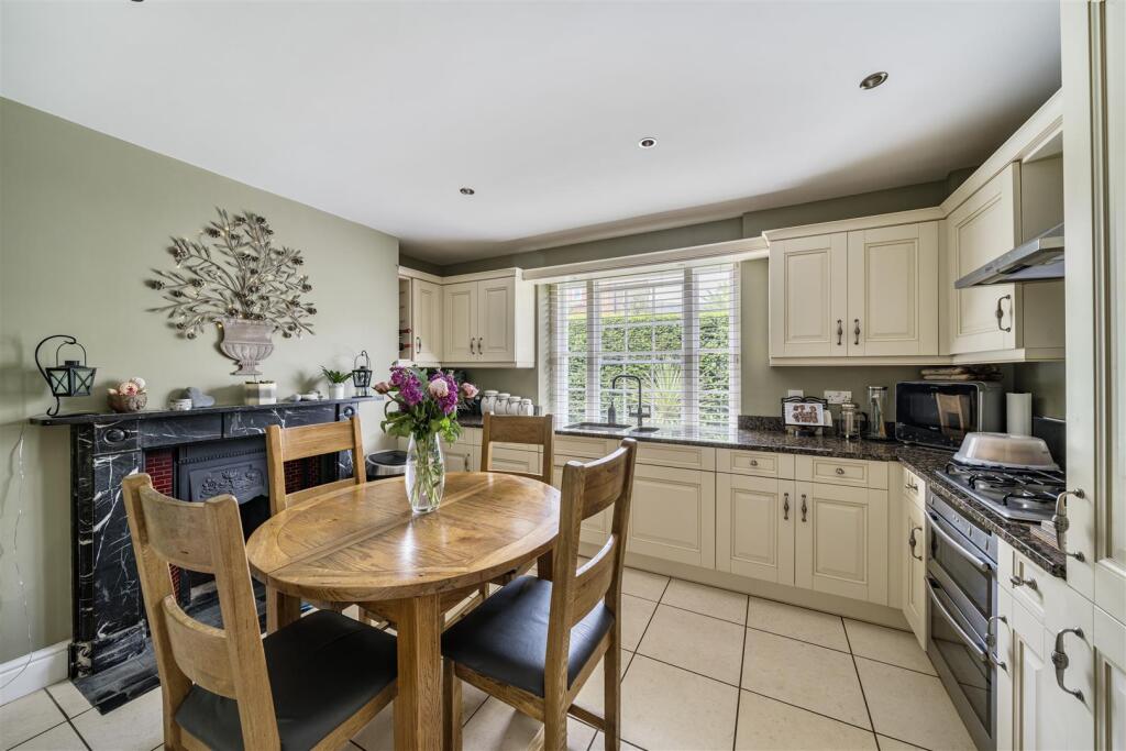 House in Bridport, Allington - More