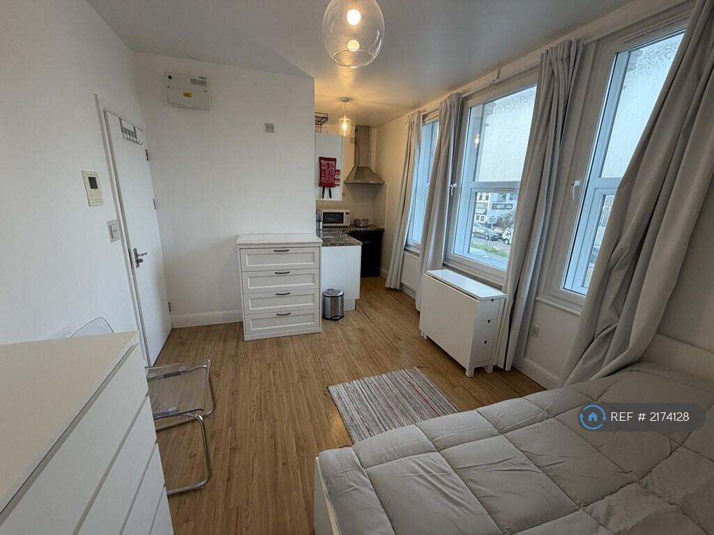 Main image of property: Bowes Road, London, N11