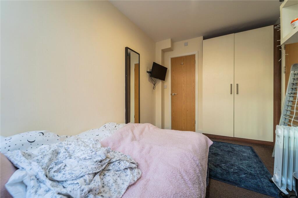 6 bedroom house for rent