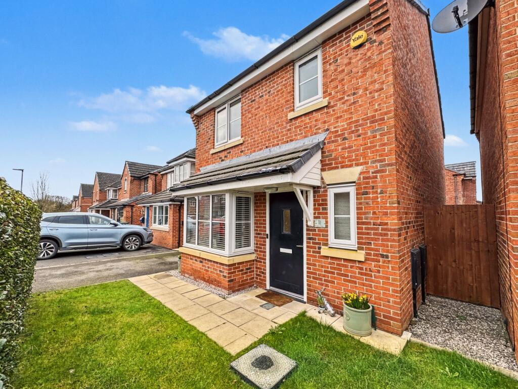 3-bed detached on Hardys Close, Radcliffe, M26, £290,000