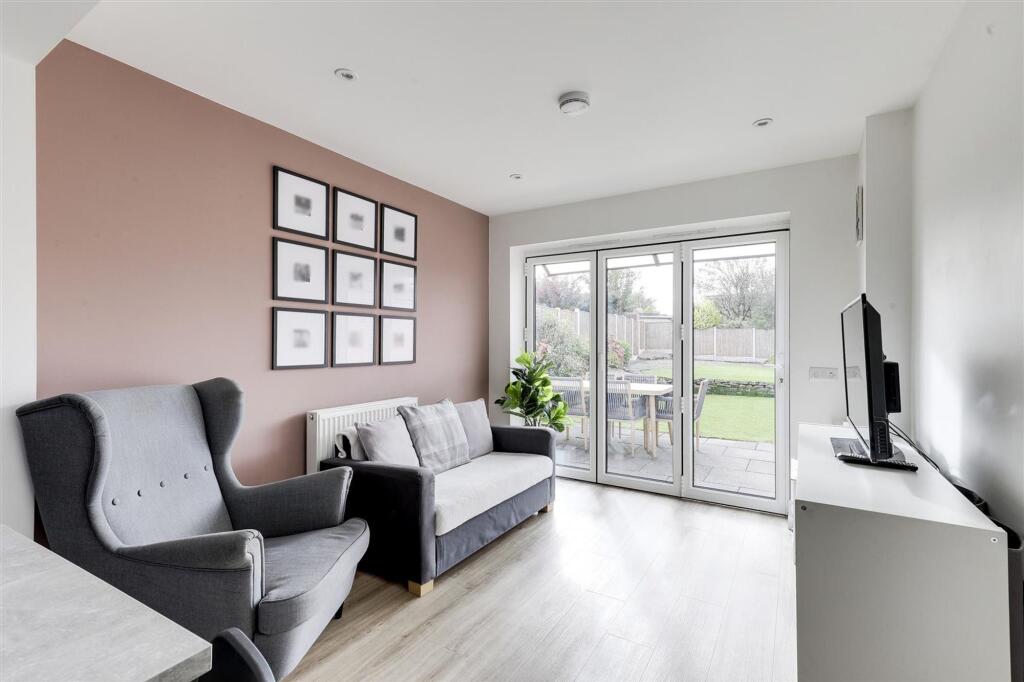 Welham Crescent, Arnold, NG5 photo 3