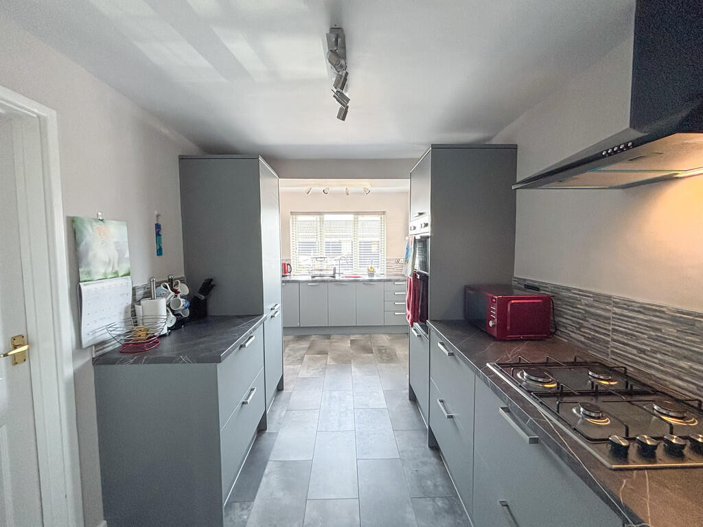 Ambleside Court, Penpedairheol, Hengoed - View 4