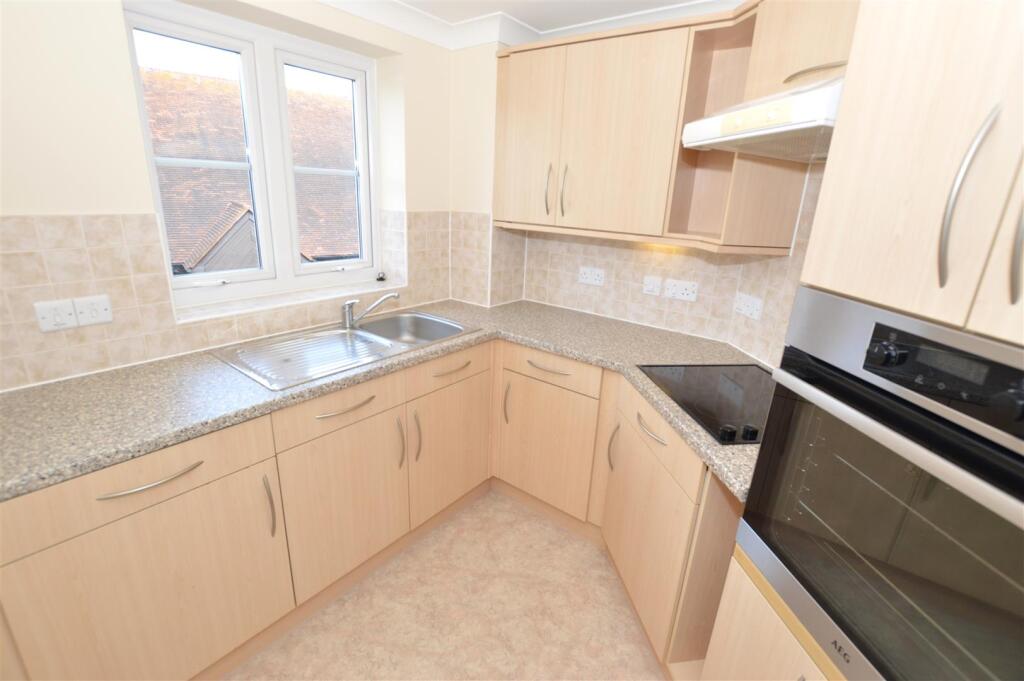 2 Bedroom 2 Bathroom Retirement Flat, Medway Wharf Road, Tonbridge photo 4