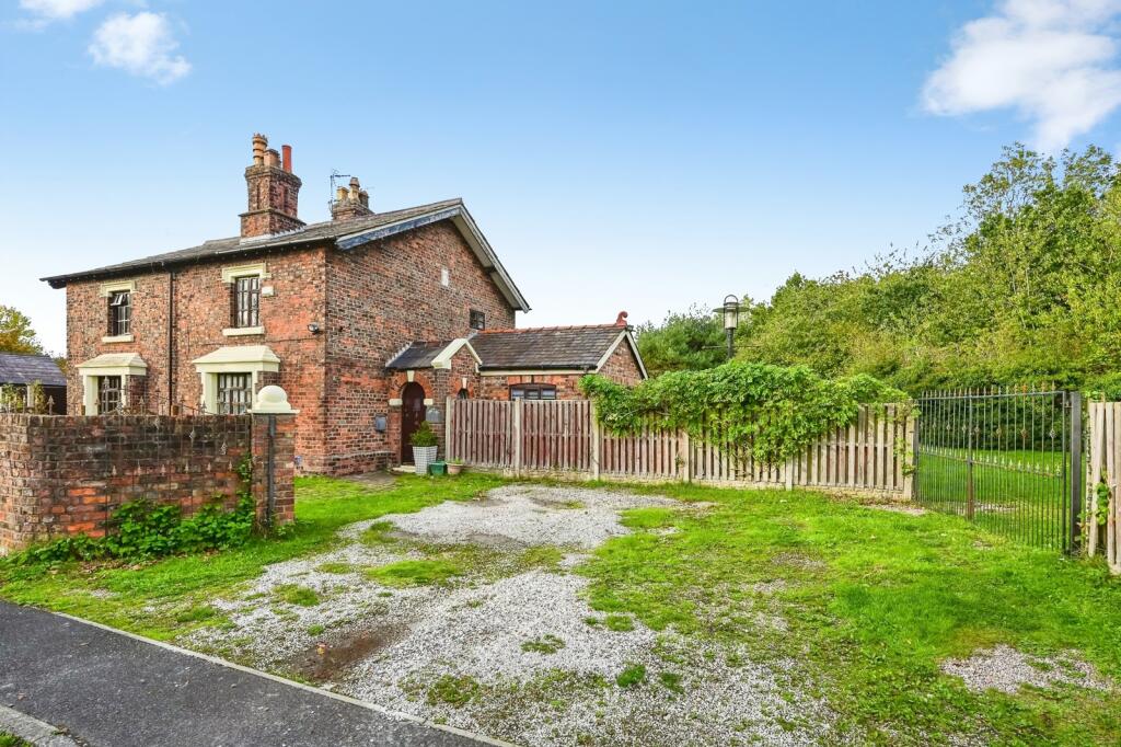 Main image of property: Oxton Close, Kirkby, Liverpool, Merseyside, L32