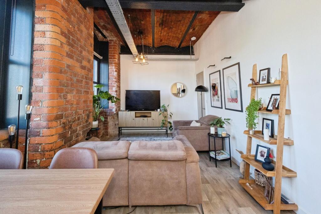 Apartment in Stockport, Greater Manchester - View 3