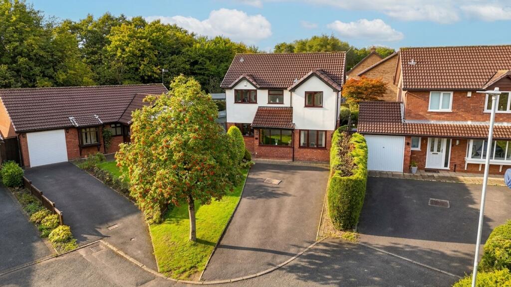 4-bed detached on Newburn Grove, Stoke-On-Trent, ST4, £385,000