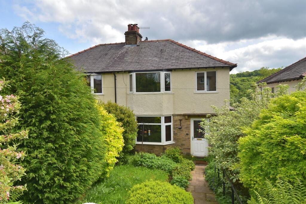 3-bed house on Orchard Avenue, Whaley Bridge, SK23, £230,000