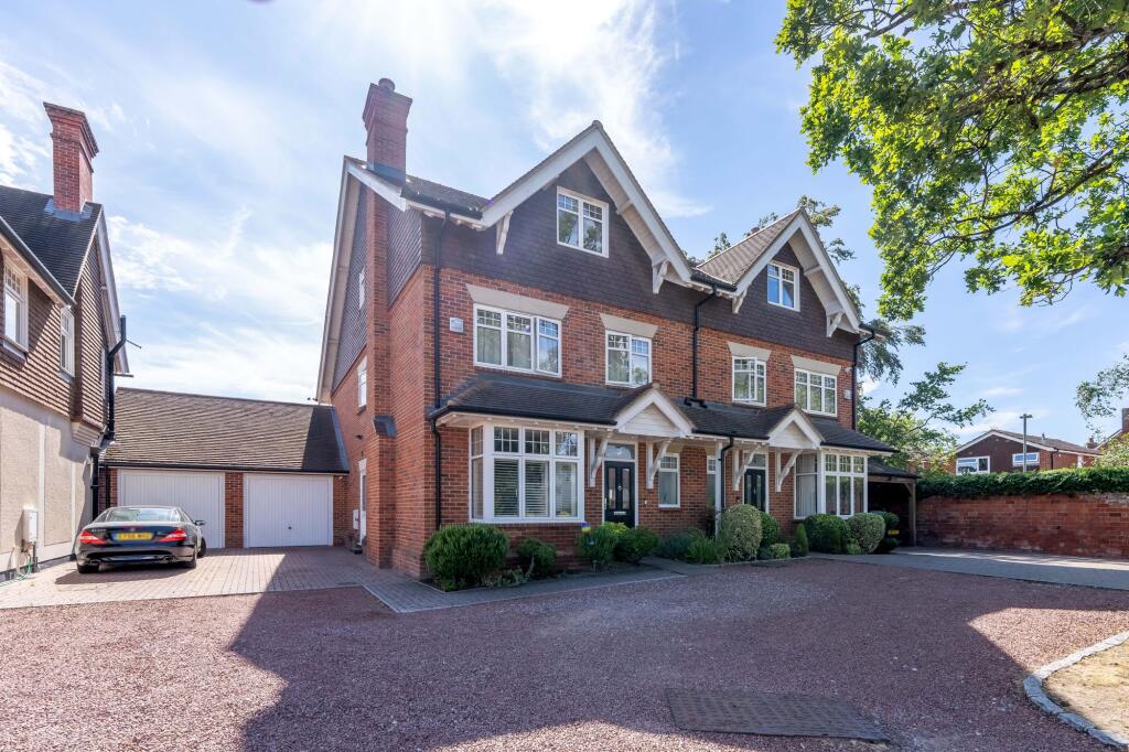 Main image of property: Easthampstead Road, Wokingham, RG40