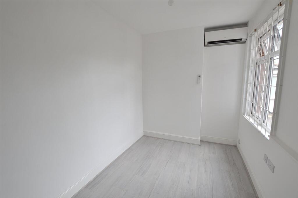 Apartment in Coventry, Whitmore Park - View 5