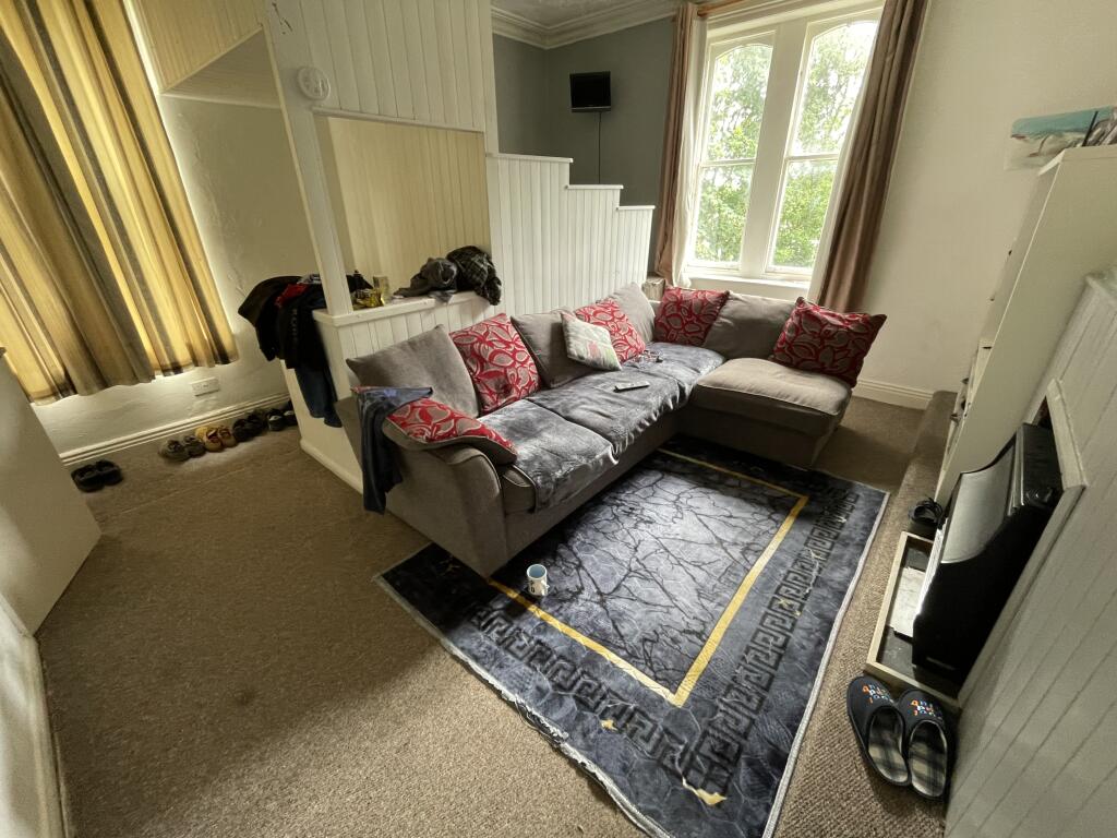 10 Outwood Lane, Horsforth, Leeds, West Yorkshire LS18 4JA photo 4