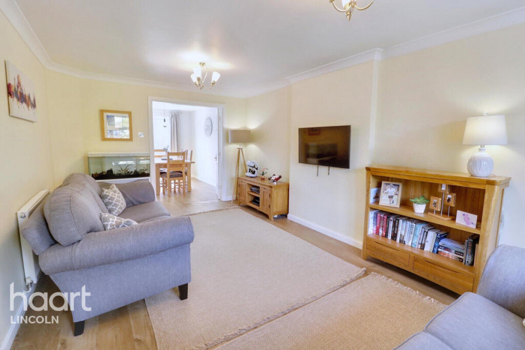 Westcroft Drive, Saxilby photo 3