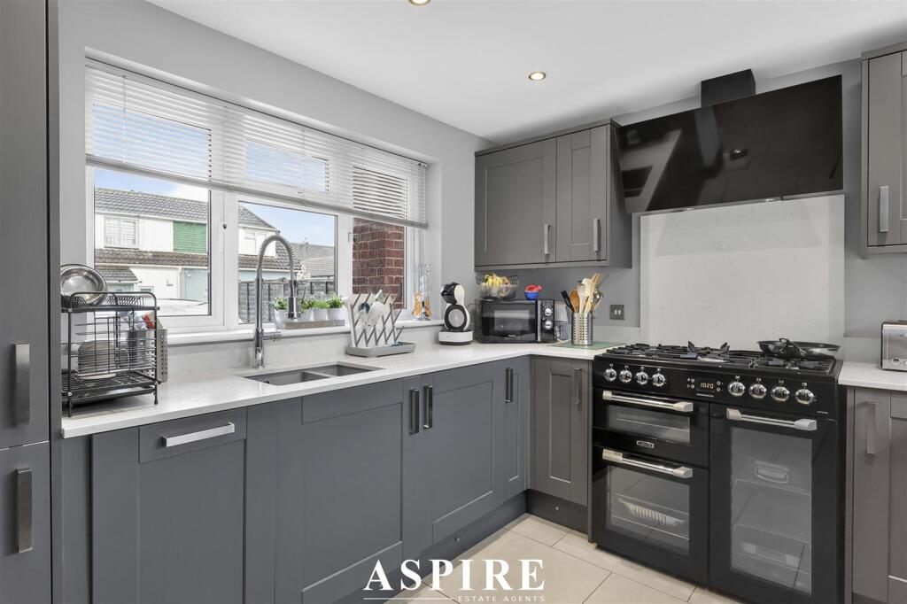 House in Castle Point, Canvey Island - View 4