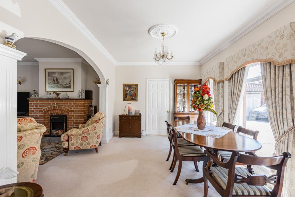 Widbury Hill, Ware, SG12 photo 3