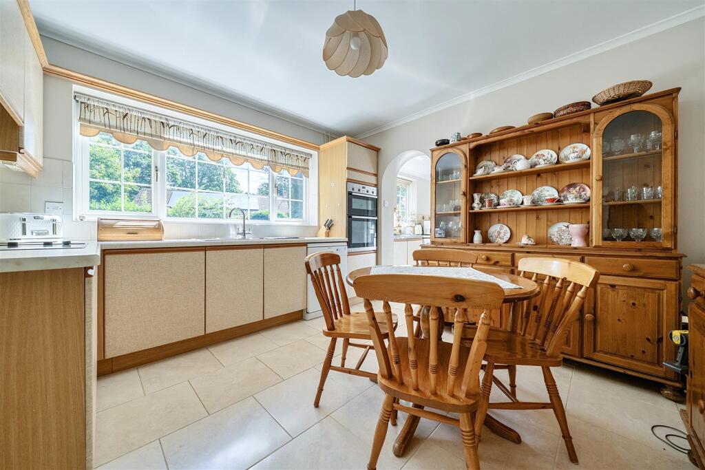 House in Surrey Heath, Old Dean - View 5