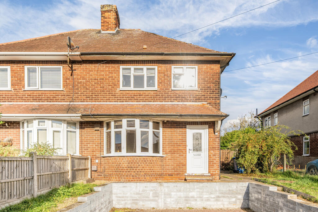 3-bed semi-detached on Princess Avenue, Mansfield, NG20 0, £155,000